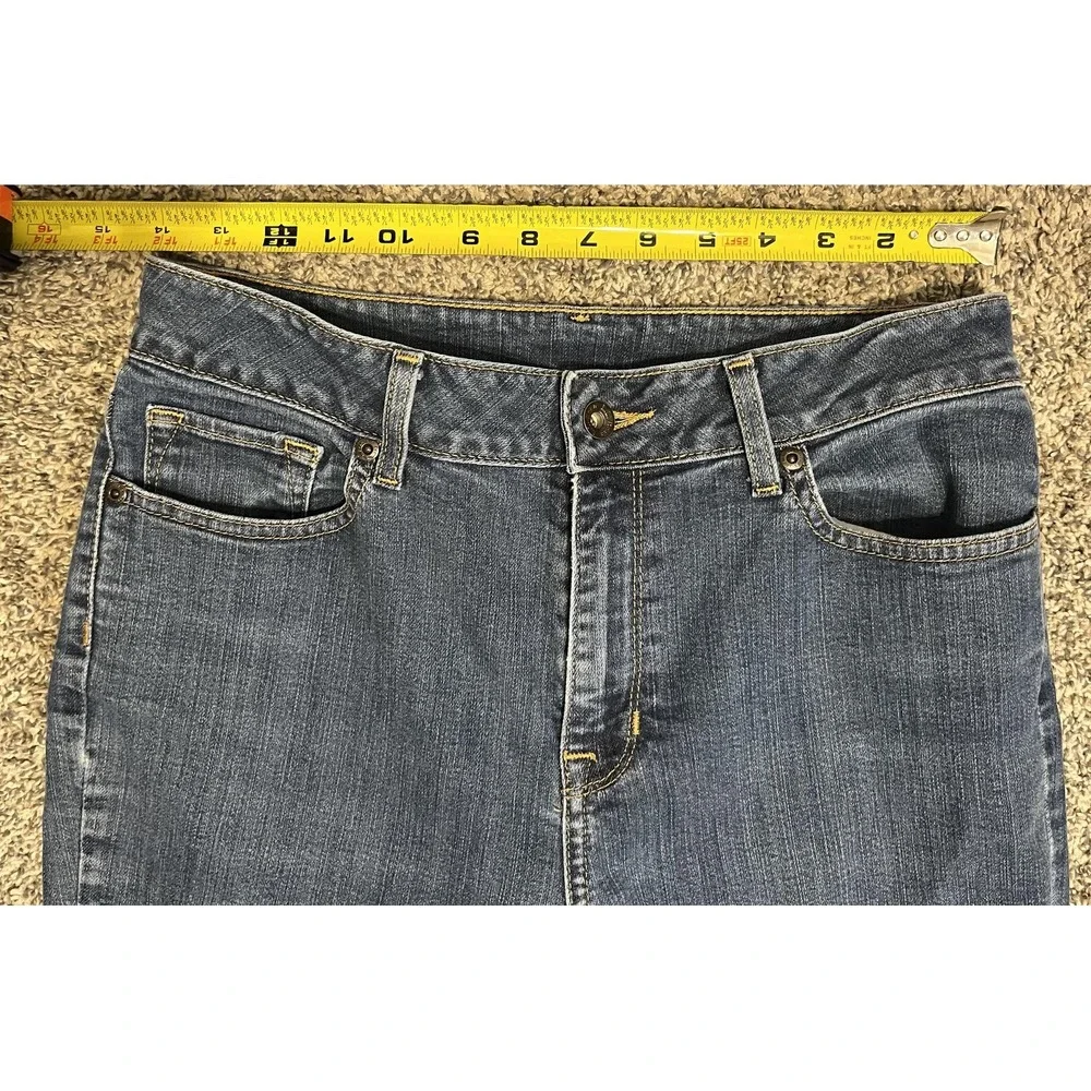 L.L. Bean Jeans Womens 8 Classic Fit Medium Wash Blue Straight‎ Stretch Denim